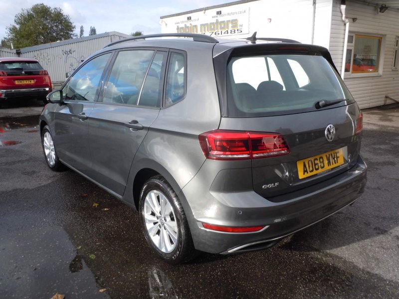 VOLKSWAGEN GOLF SV