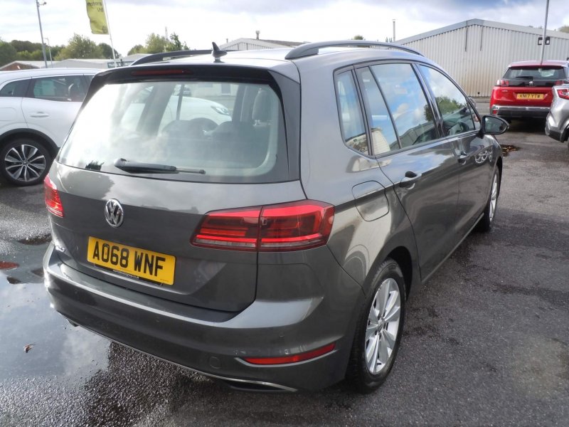 VOLKSWAGEN GOLF SV