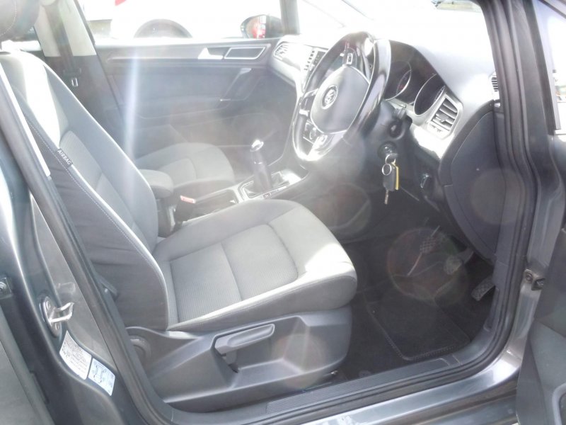 VOLKSWAGEN GOLF SV