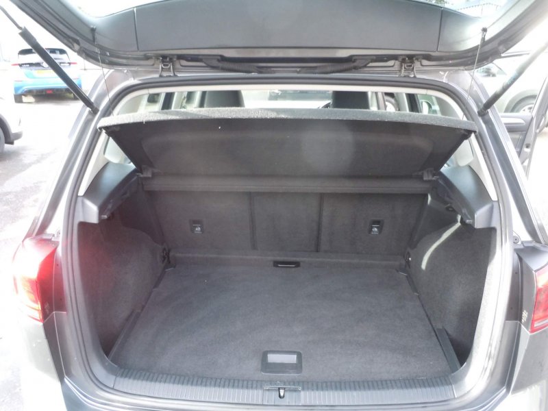 VOLKSWAGEN GOLF SV
