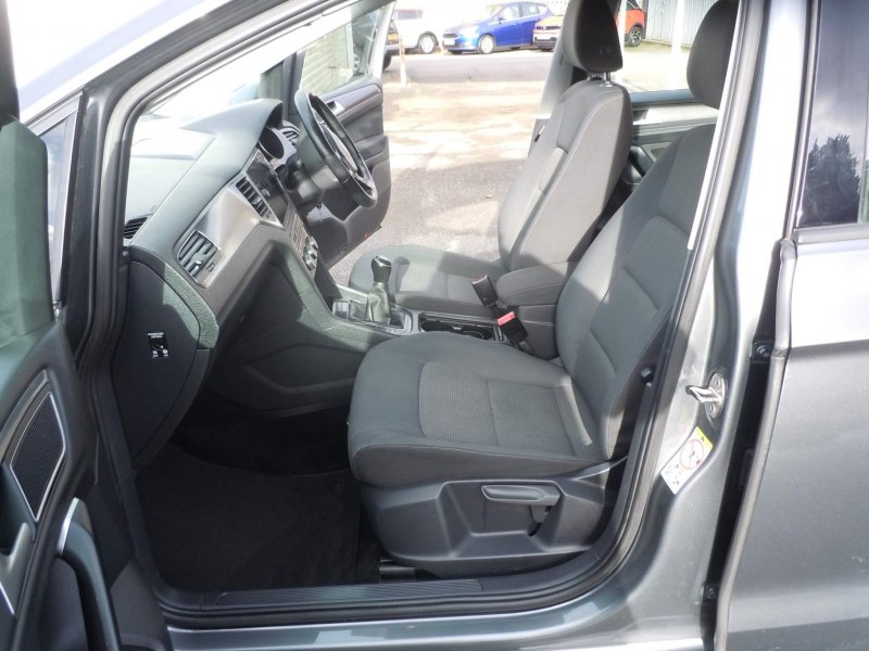 VOLKSWAGEN GOLF SV