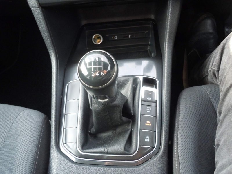 VOLKSWAGEN GOLF SV