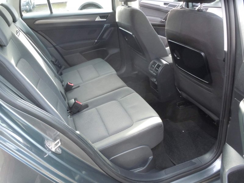 VOLKSWAGEN GOLF SV
